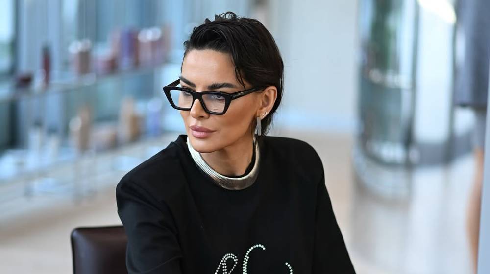 Super sexy βραδινή εμφάνιση για το σαββατοκύριακο; Η Ραμόνα Φίλιπ σου δείχνει πως να τη δημιουργήσεις